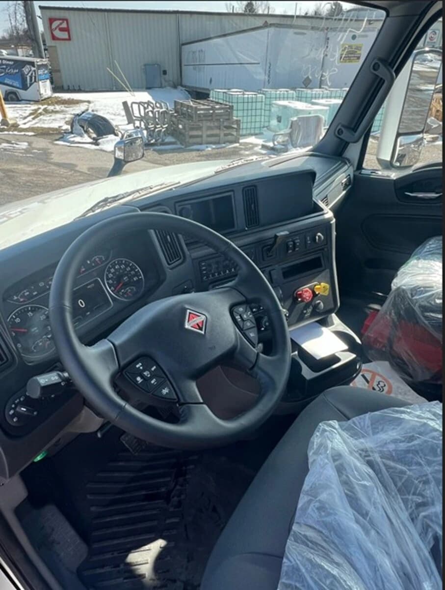 2025 International LT — photo 6