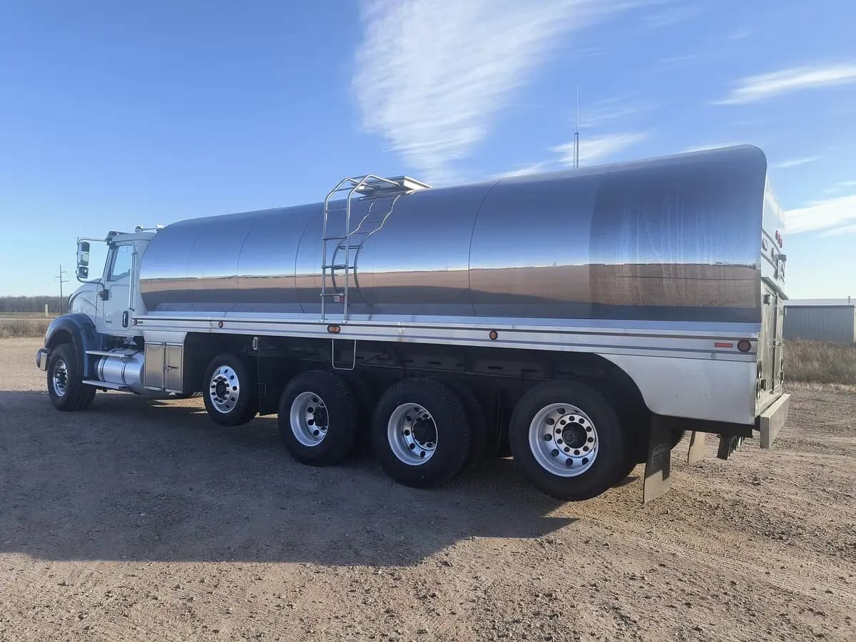 2020 International HX — photo 2