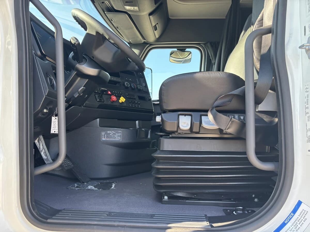 2026 Freightliner Cascadia — photo 25