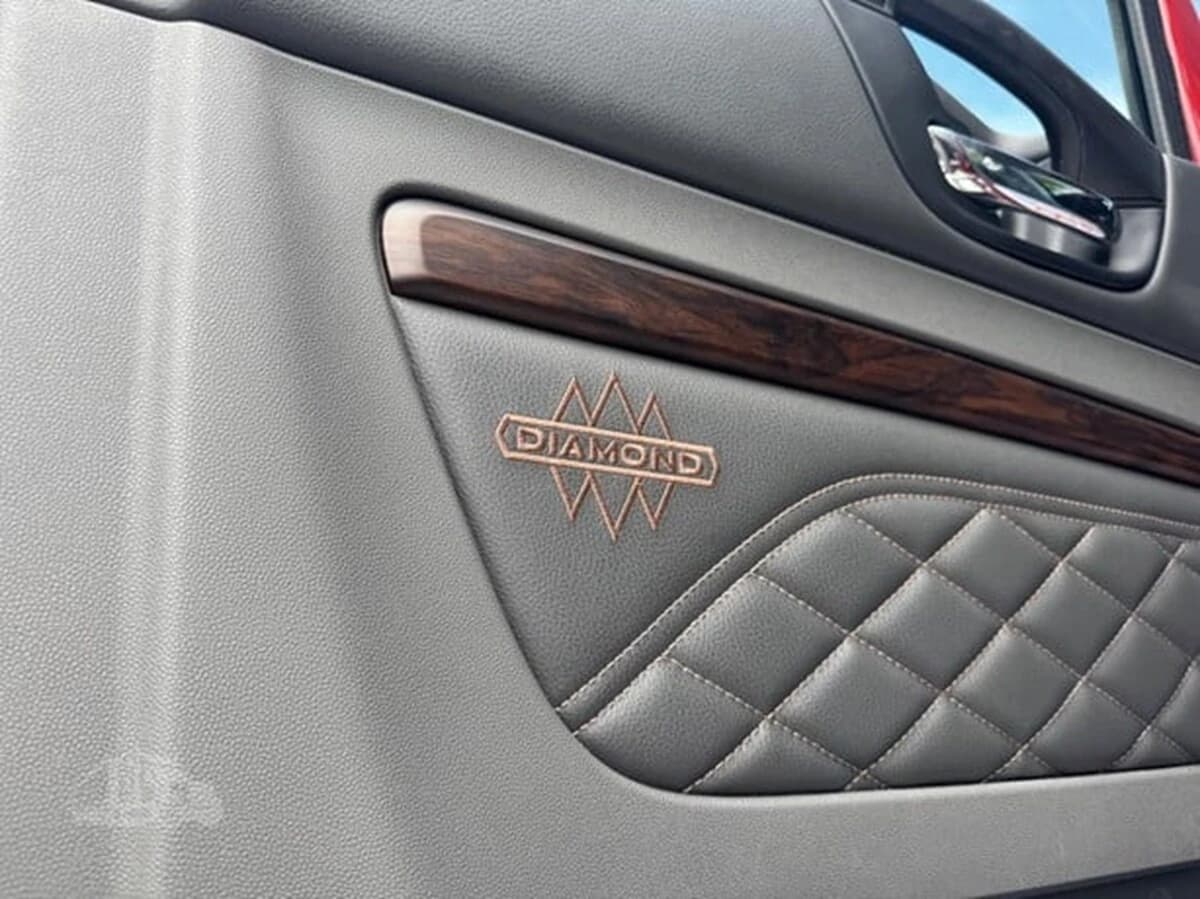 2026 International HX — photo 8