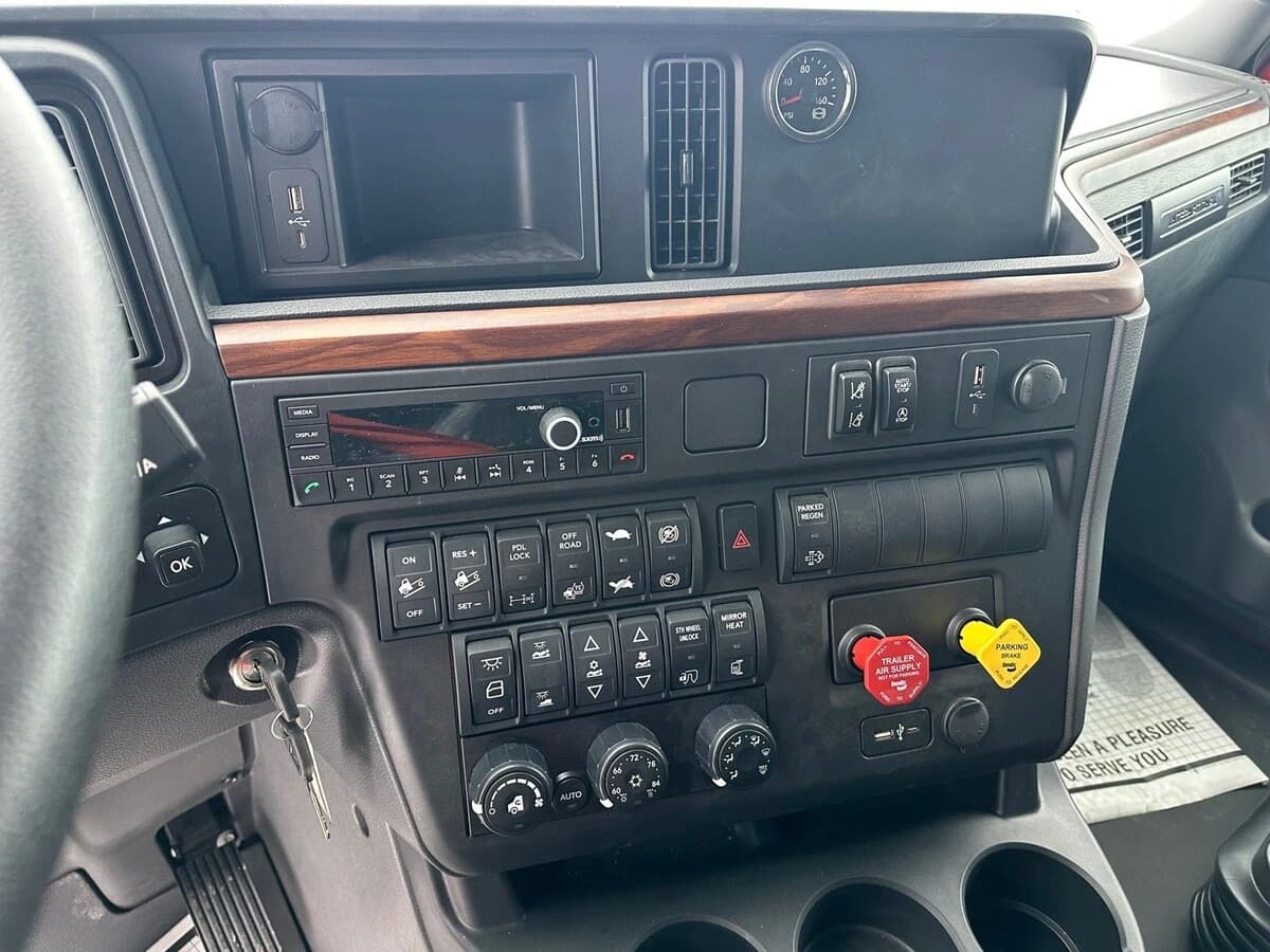 2026 International LT — photo 7