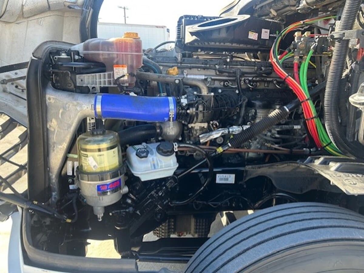 2025 Freightliner Cascadia — photo 14