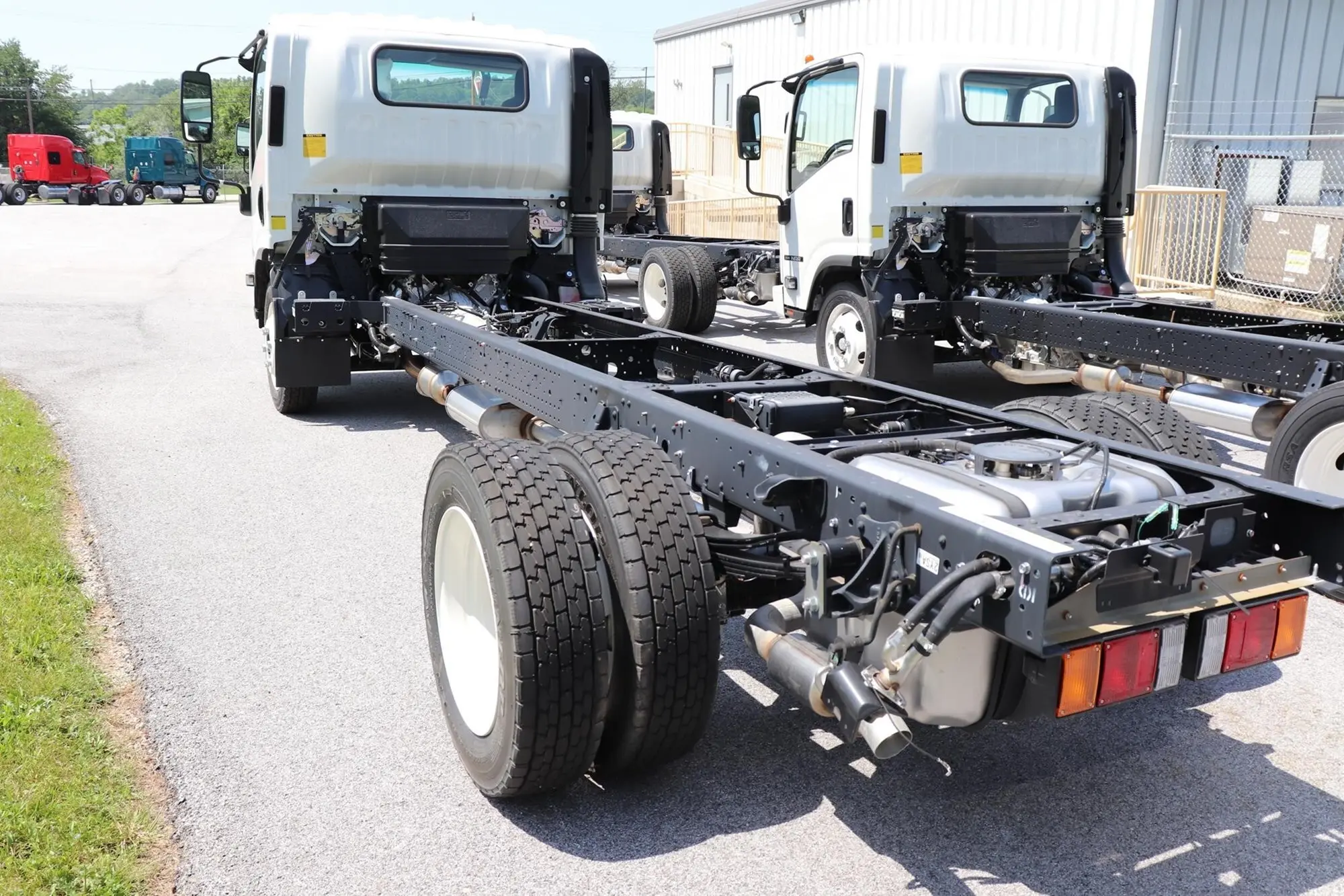 2024 Isuzu NPR — photo 4