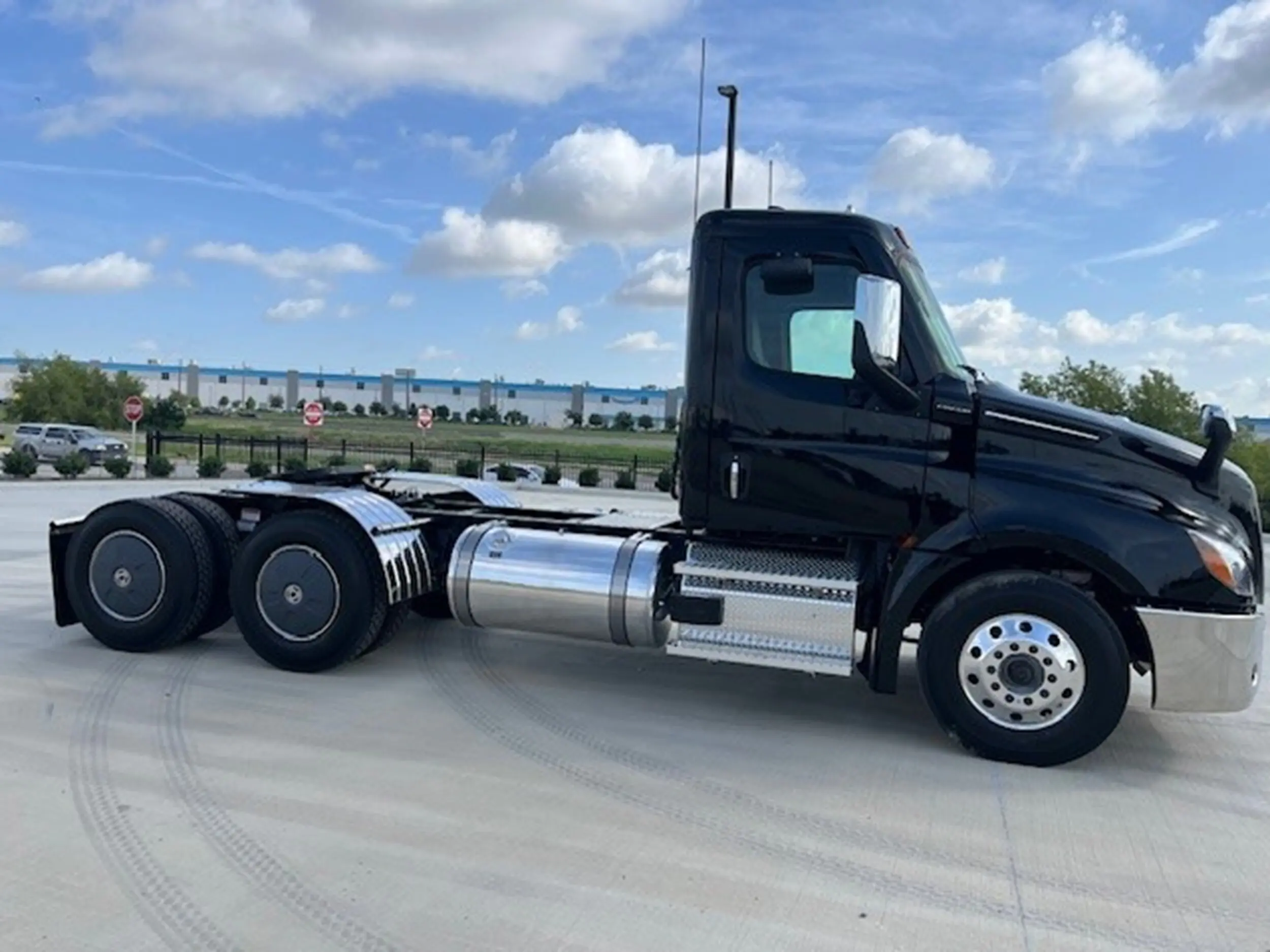 2026 Freightliner Cascadia — photo 4