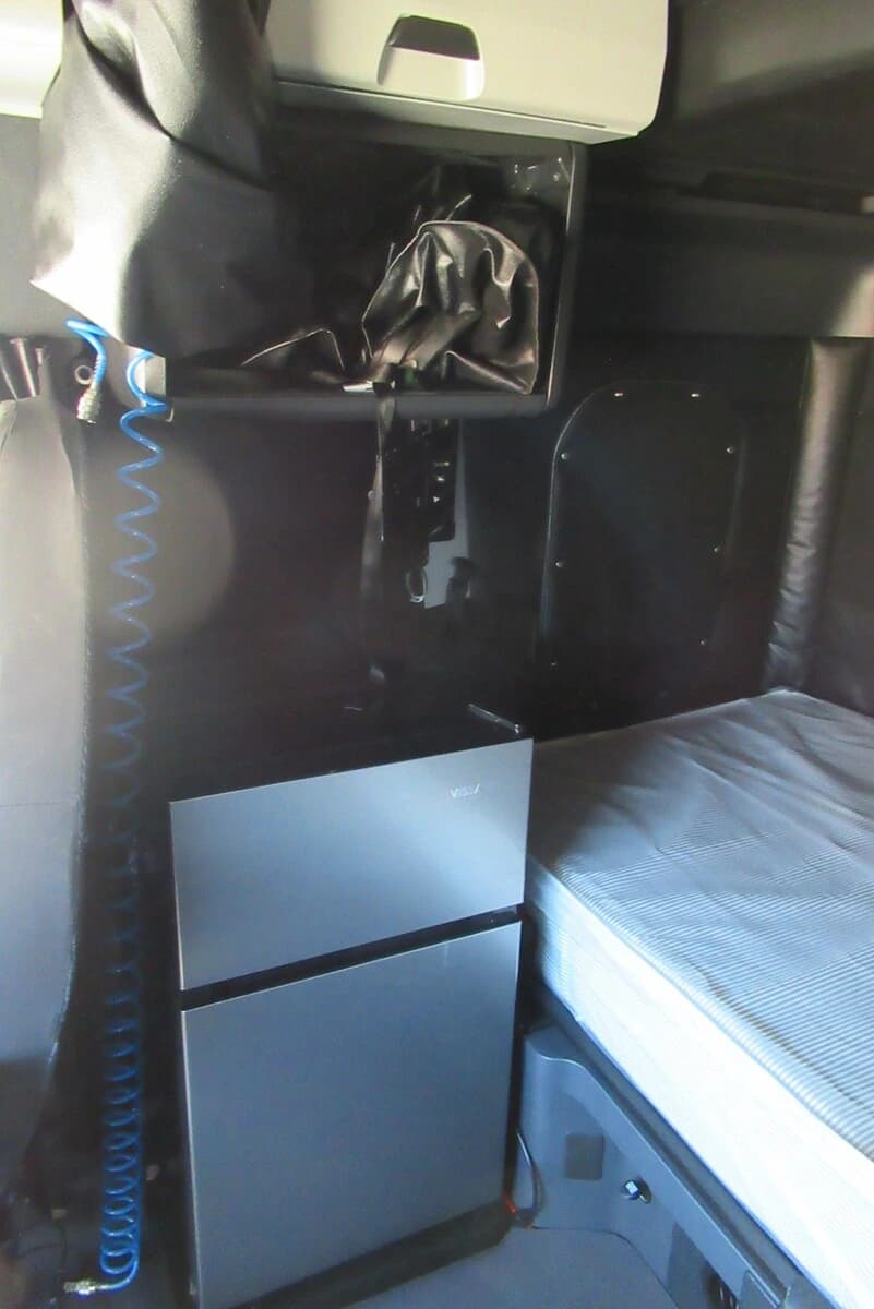 2025 Freightliner Cascadia — photo 22