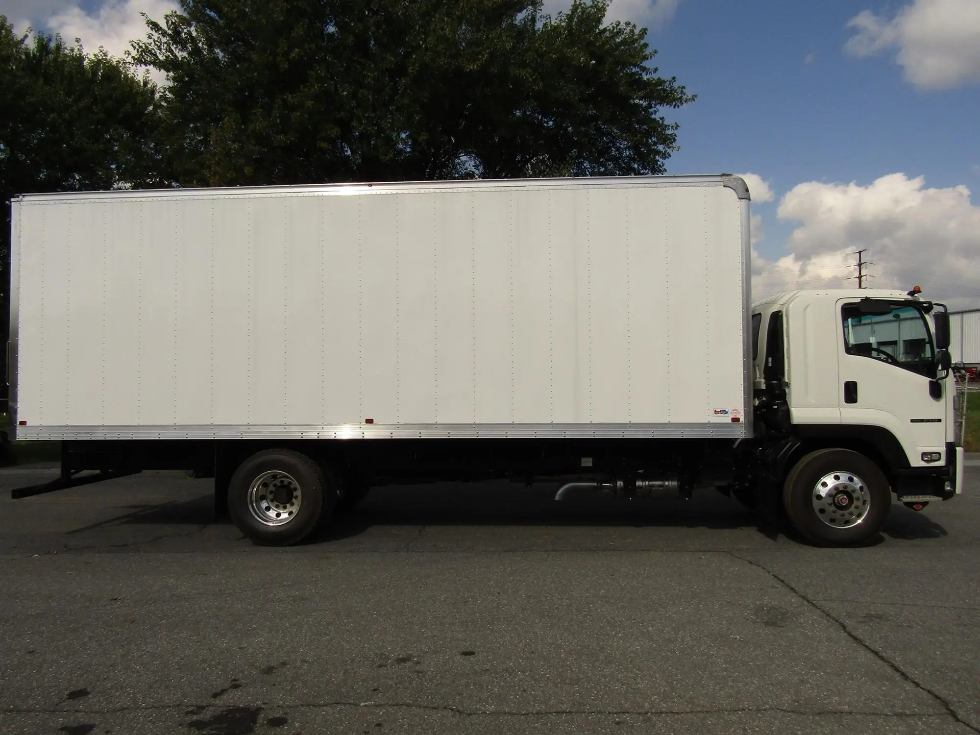 2025 Isuzu FTR — photo 6