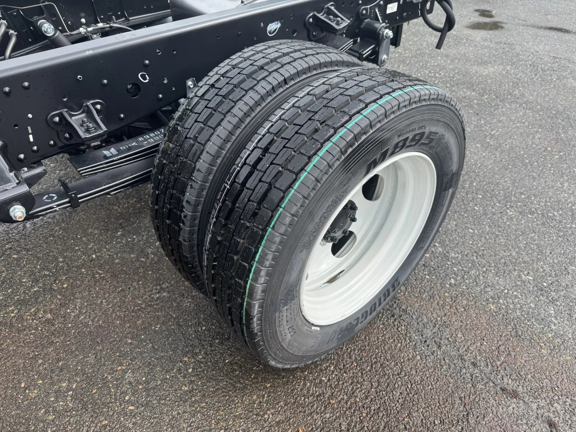 2025 Isuzu NRR — photo 9