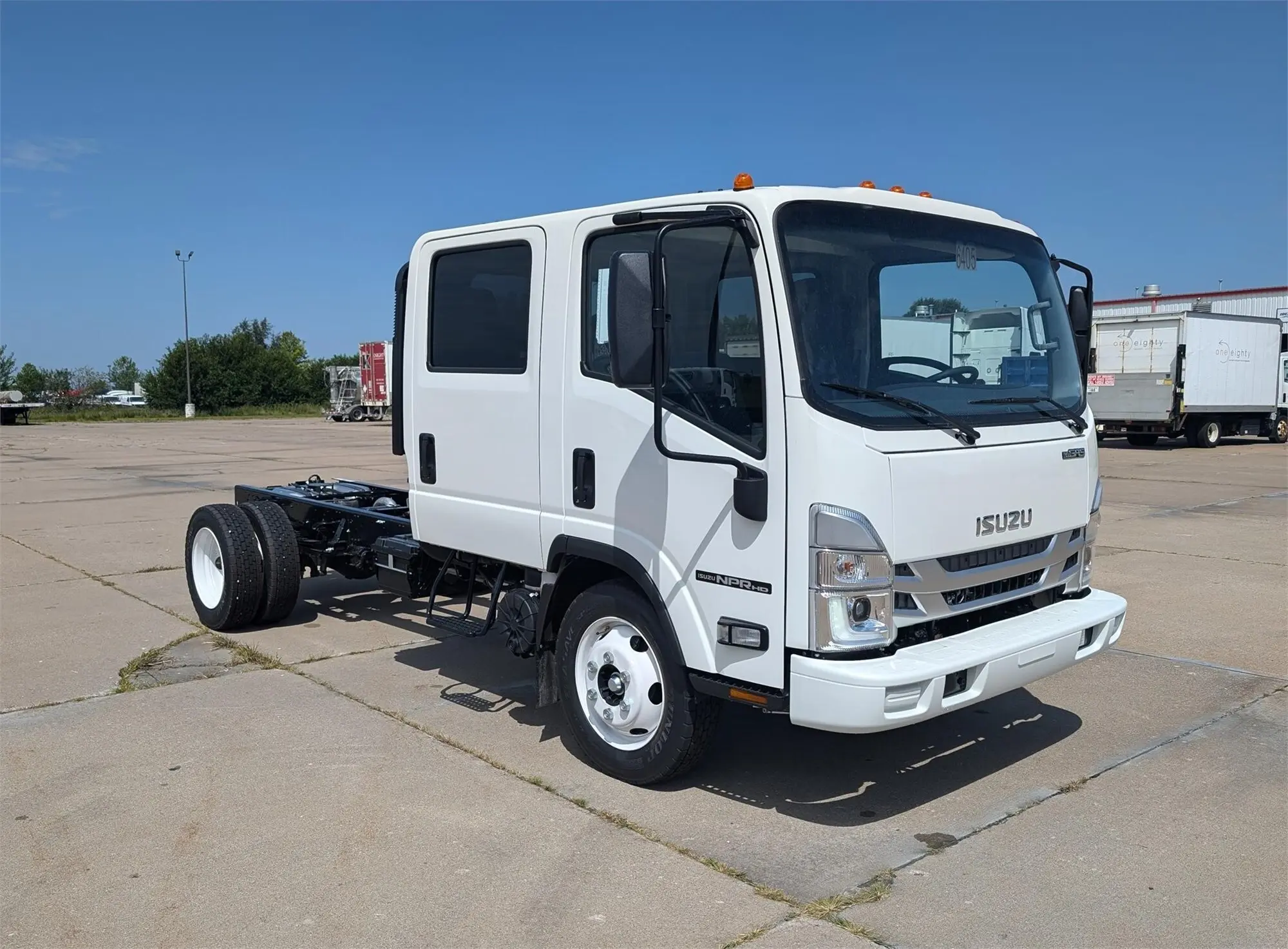 2025 Isuzu NPR — photo 2