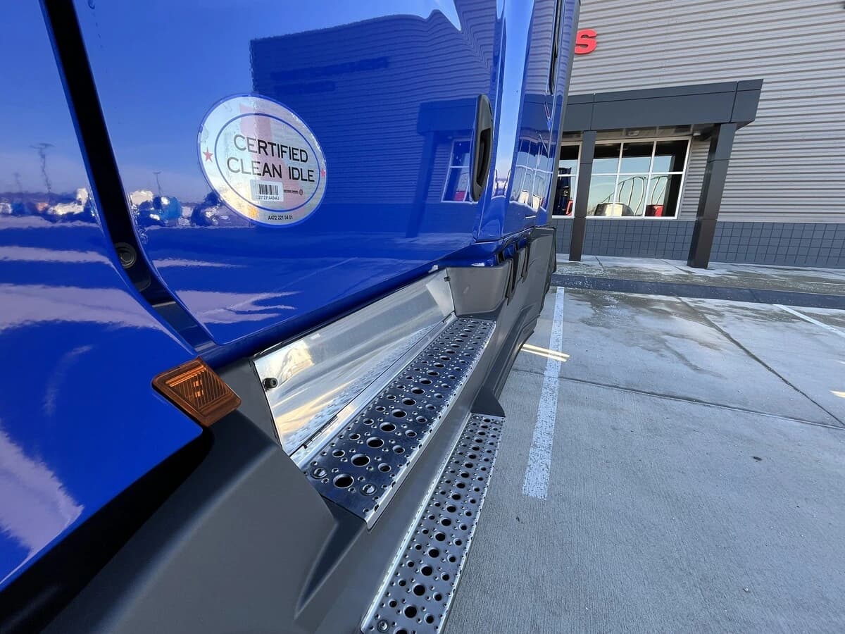 2022 Freightliner Cascadia — photo 22