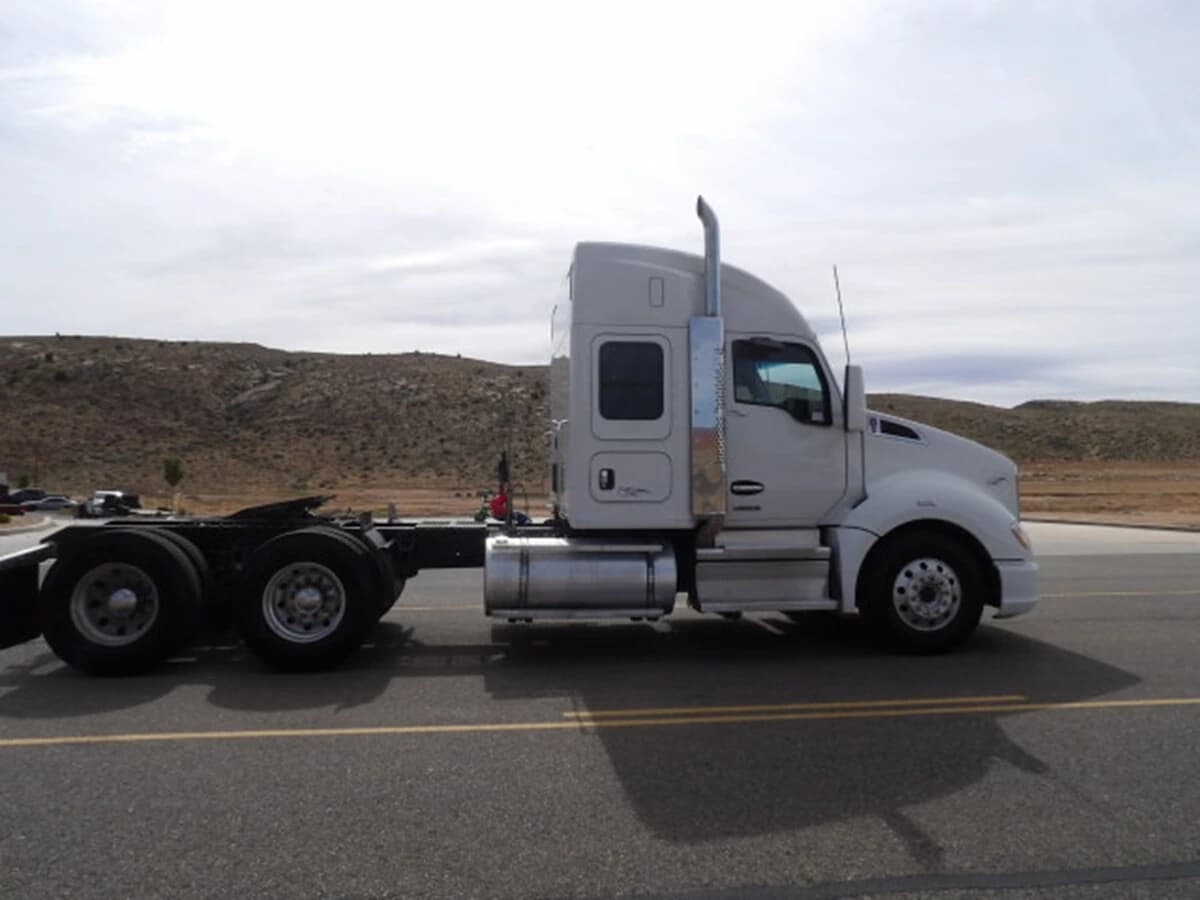 2022 Kenworth T680 — photo 8
