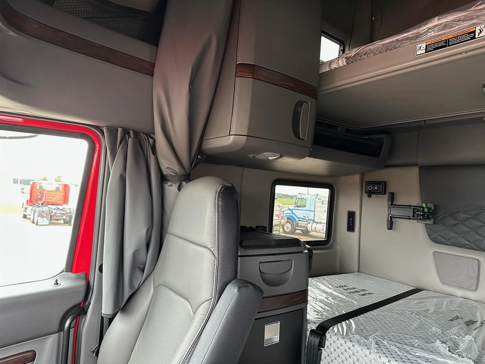 2026 International LT — photo 7