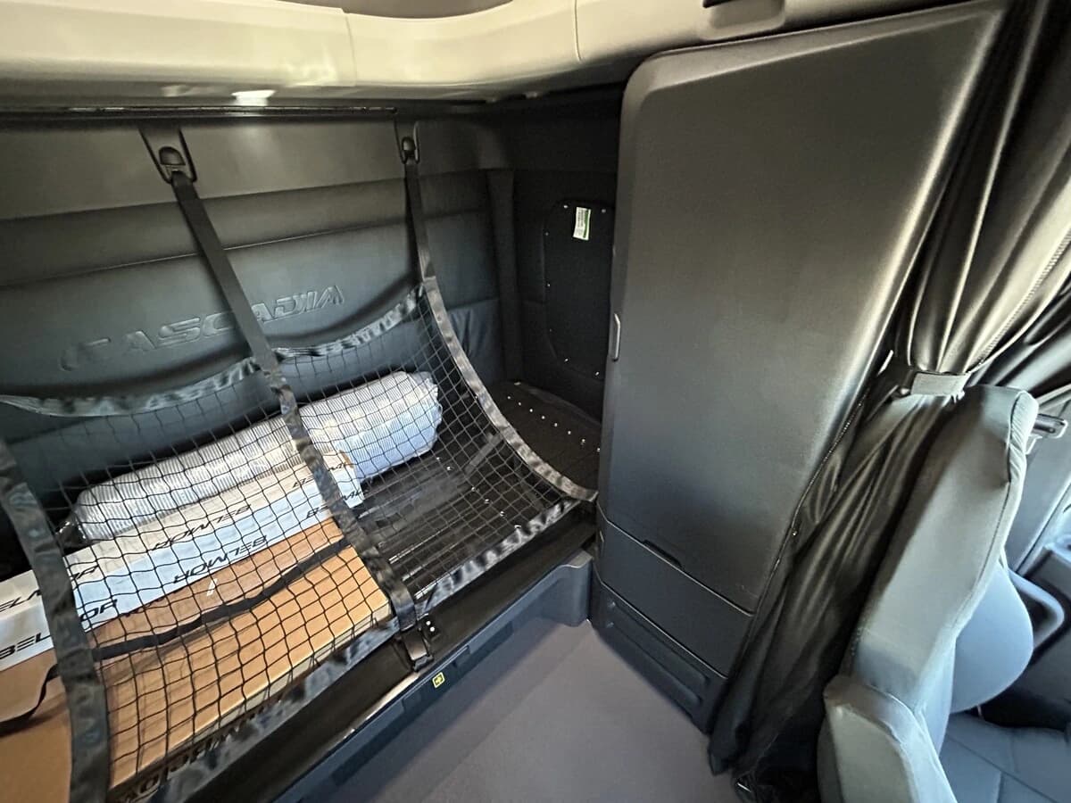 2026 Freightliner Cascadia — photo 14