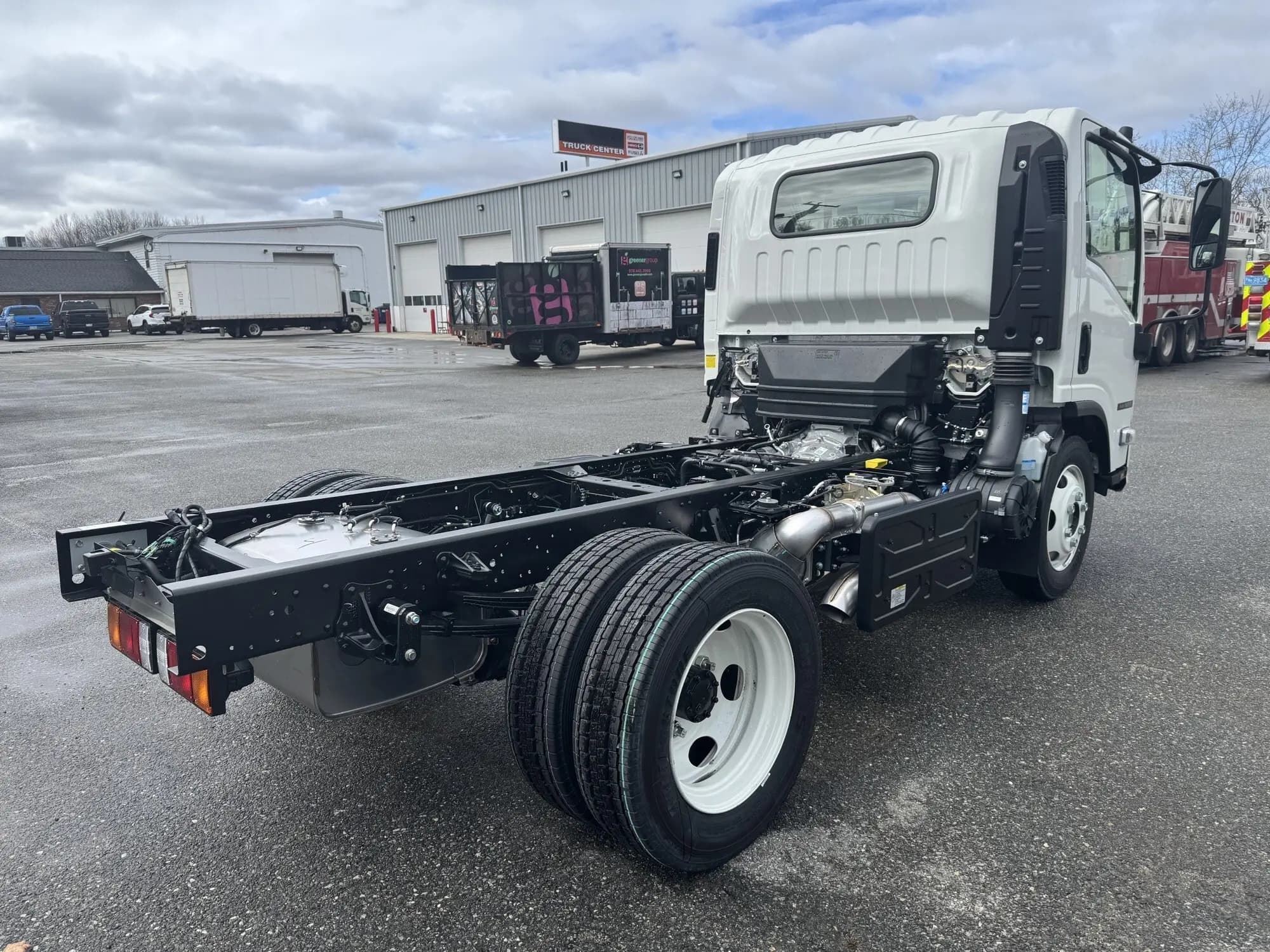 2025 Isuzu NRR — photo 5