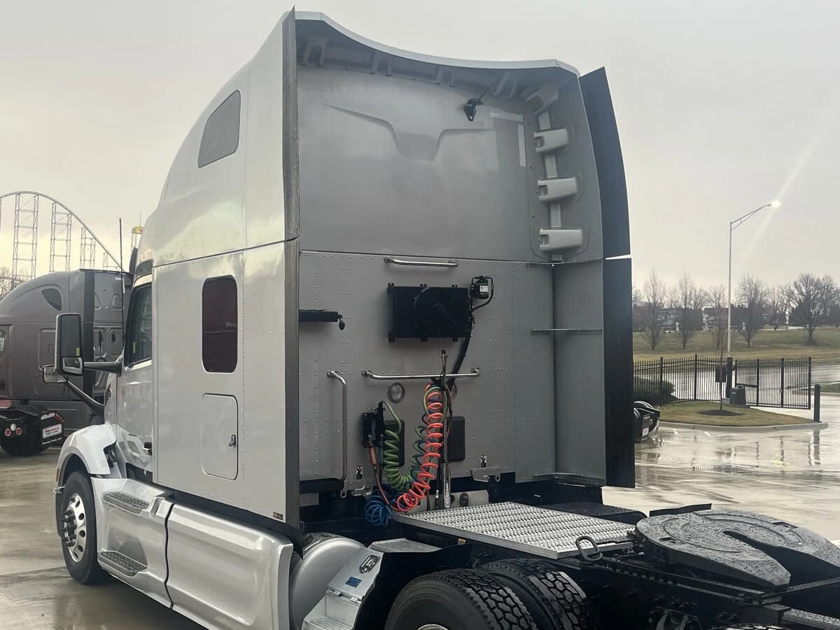 2023 Peterbilt 579 — photo 4