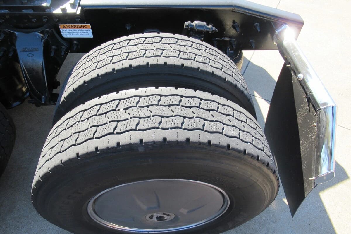 2023 Freightliner Cascadia — photo 11