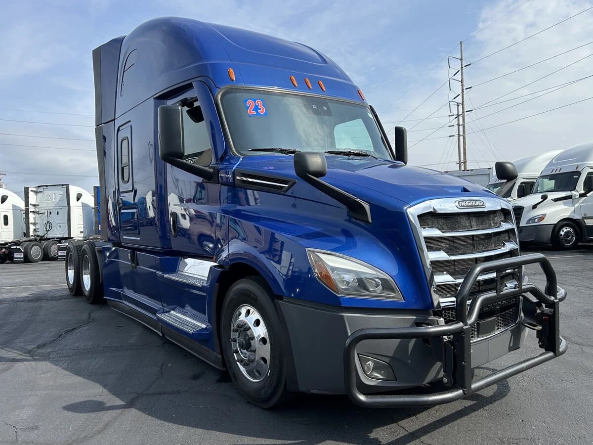2023 Freightliner Cascadia — photo 2