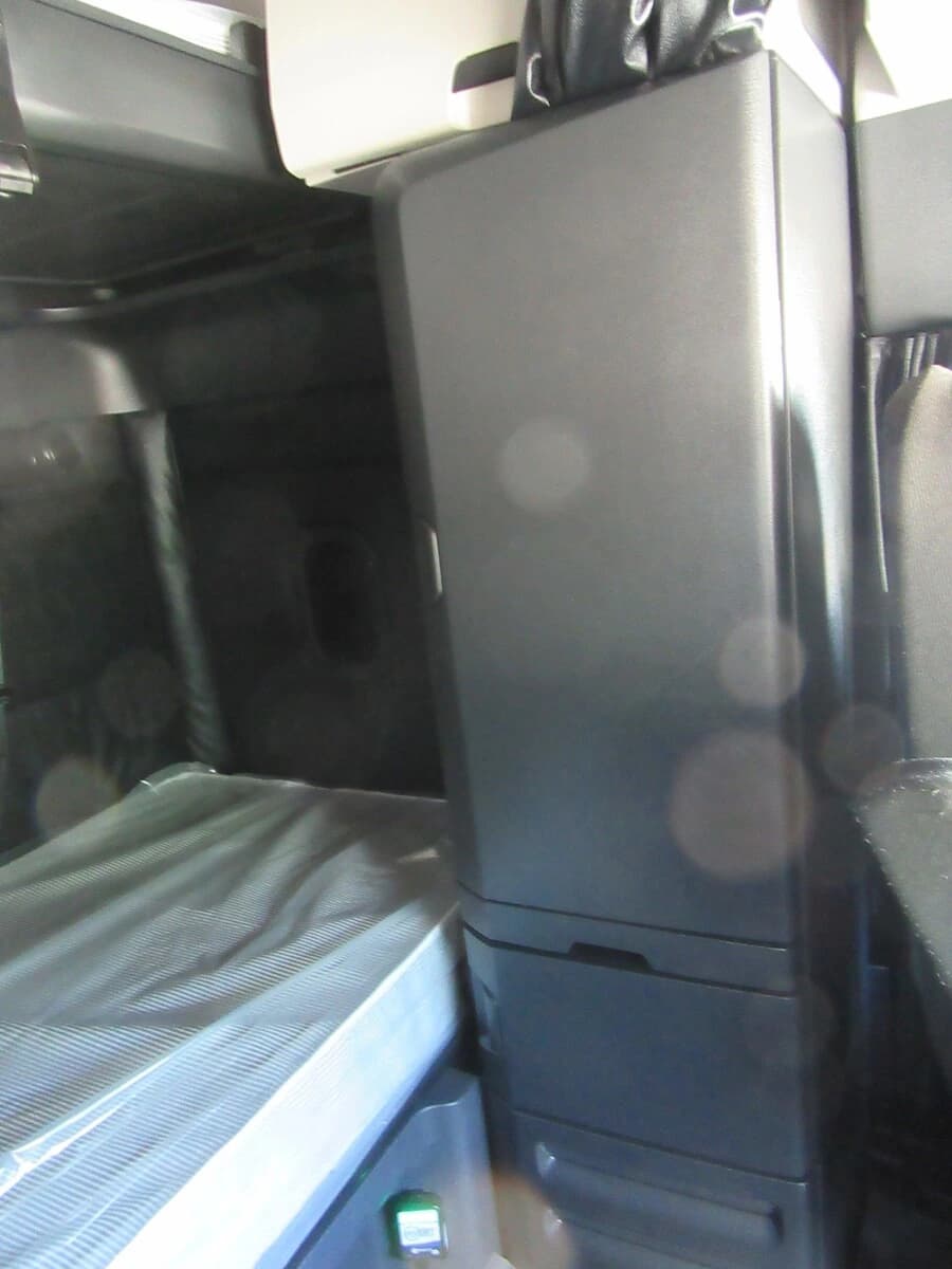 2025 Freightliner Cascadia — photo 25