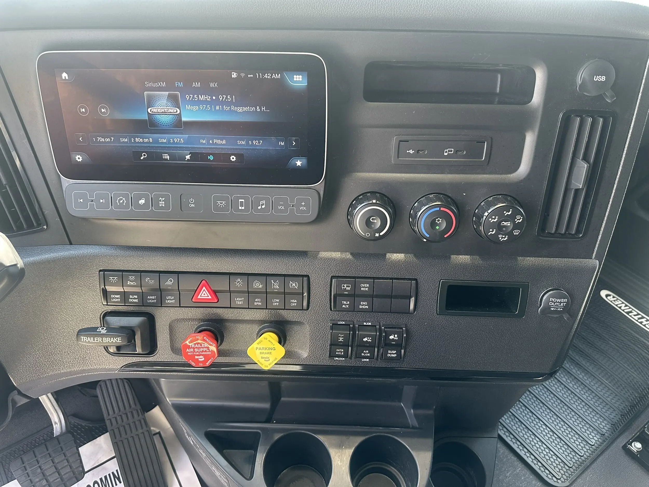 2026 Freightliner Cascadia — photo 12