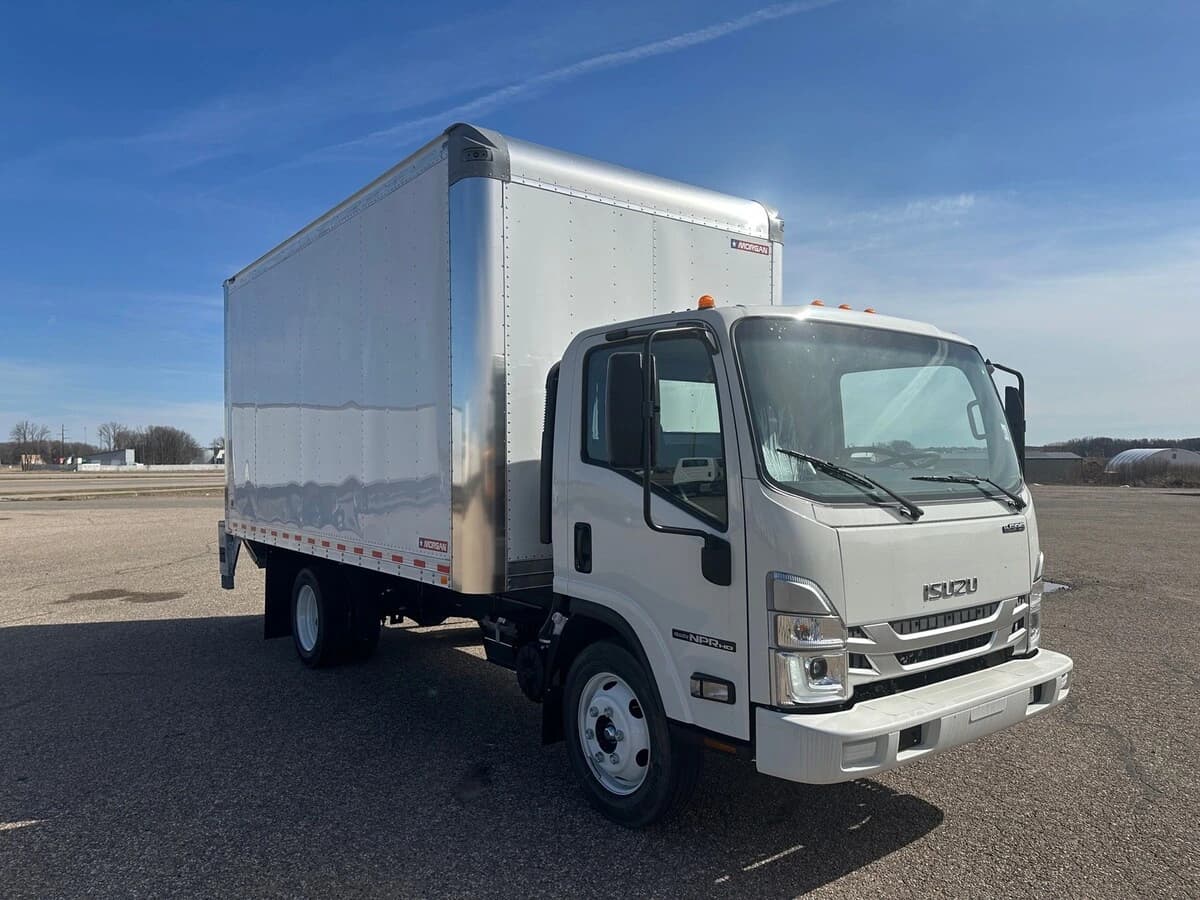 2026 Isuzu NPR — photo 2