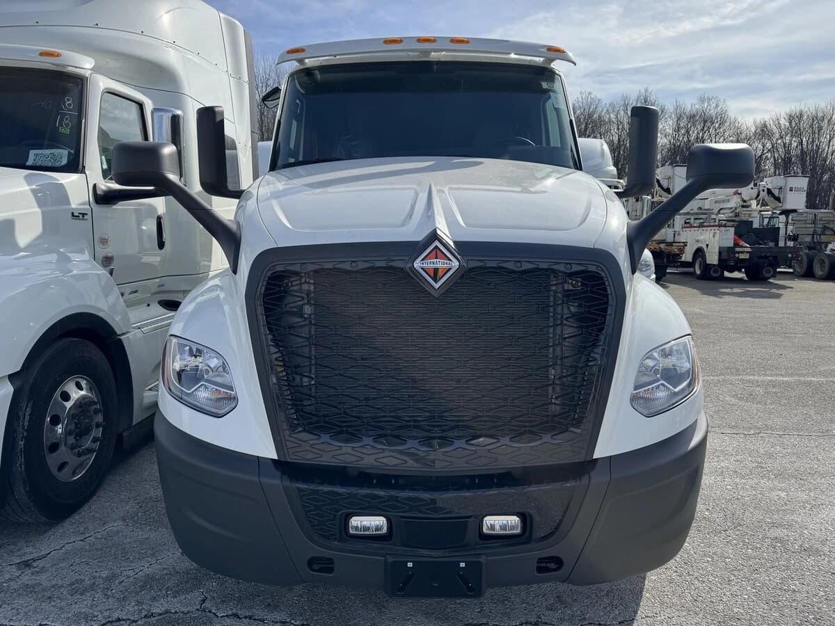 2025 International LT — photo 4