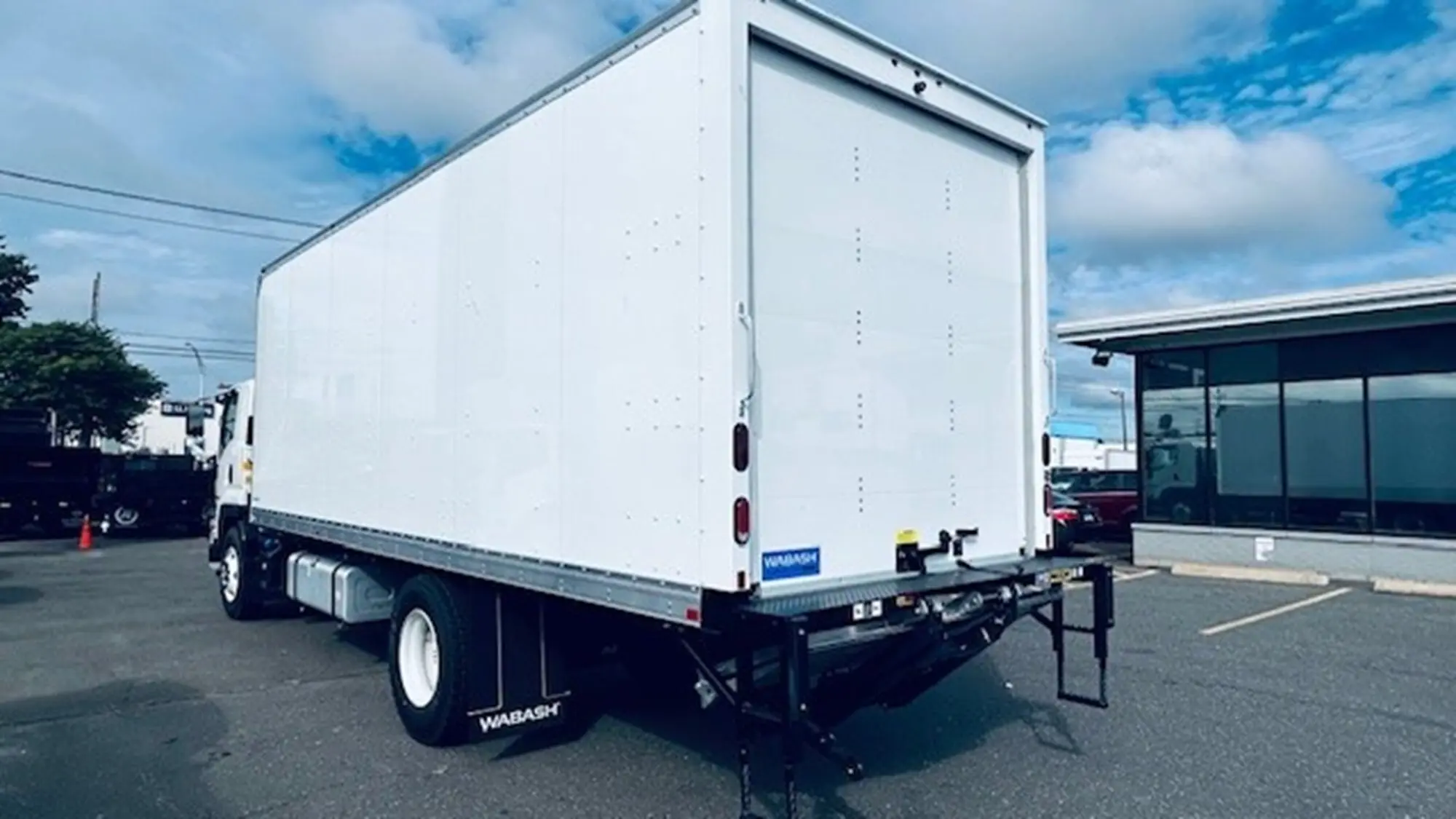 2025 Isuzu FTR — photo 6