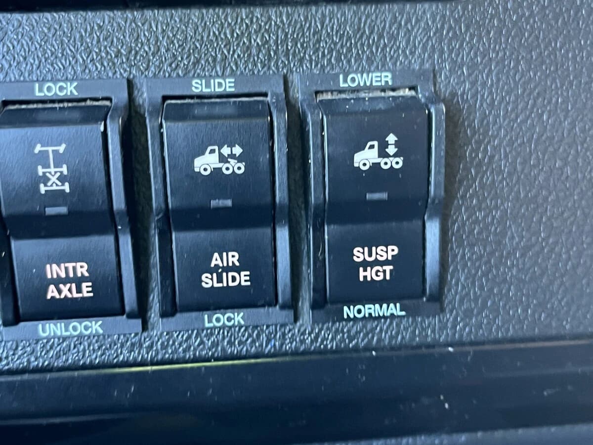 2023 Freightliner Cascadia — photo 18