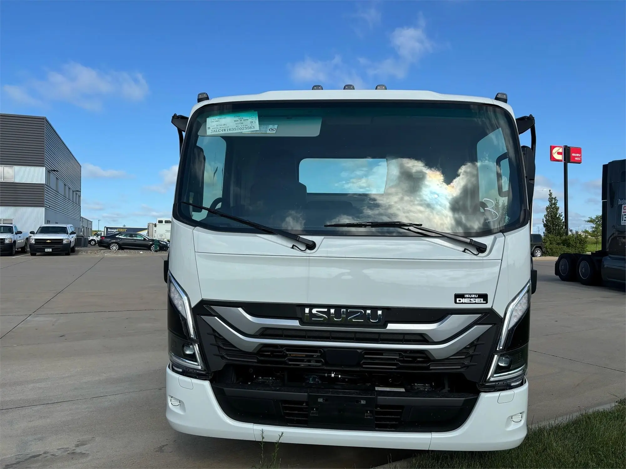 2025 Isuzu NPR — photo 2