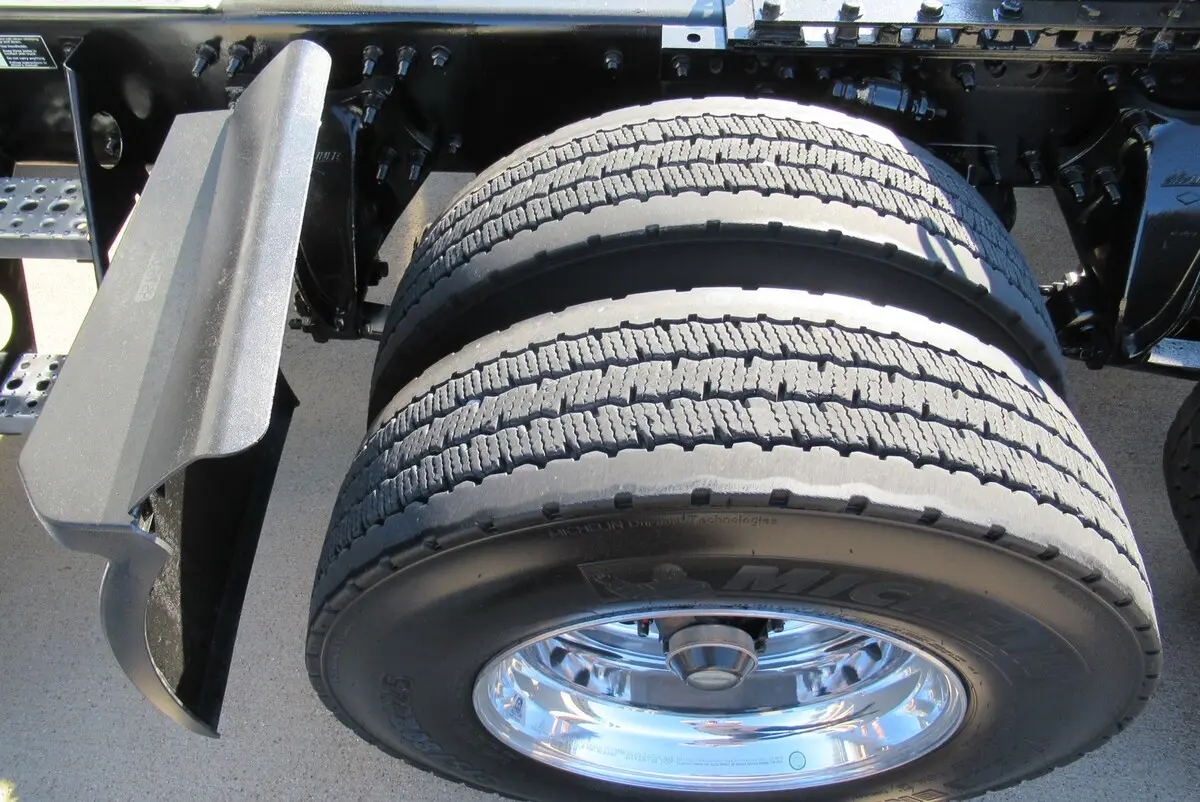 2025 Freightliner Cascadia — photo 11