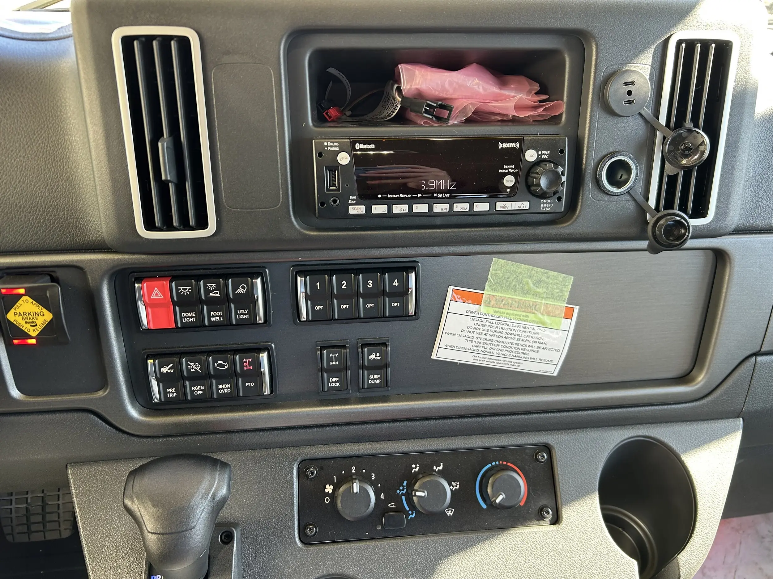 2025 Freightliner M2 106 — photo 13