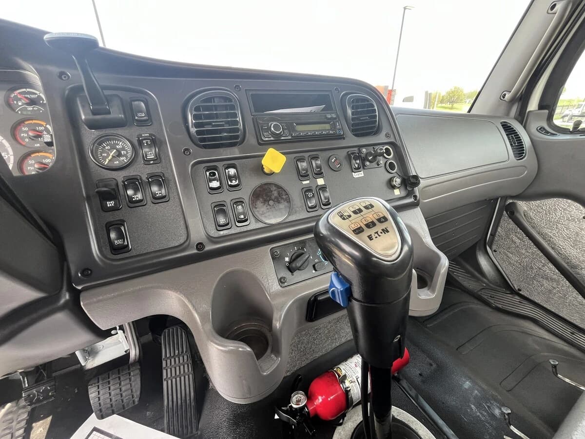 2017 Freightliner 114SD — photo 23