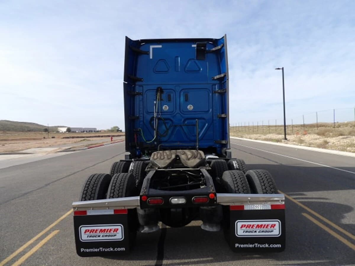 2022 Freightliner Cascadia — photo 4