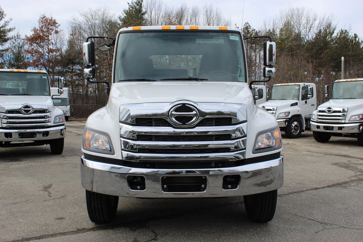 2025 Hino L6 — photo 2