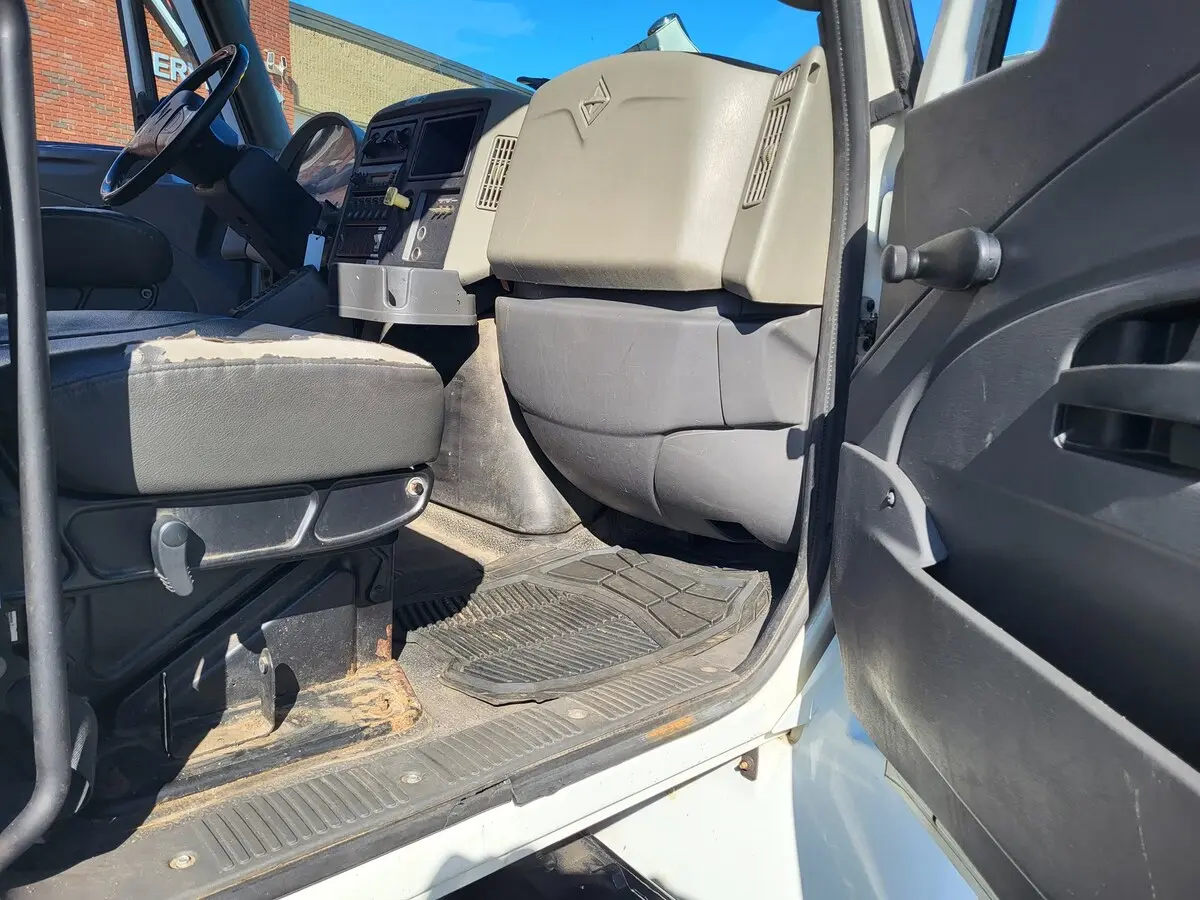 2010 International 4300 — photo 38