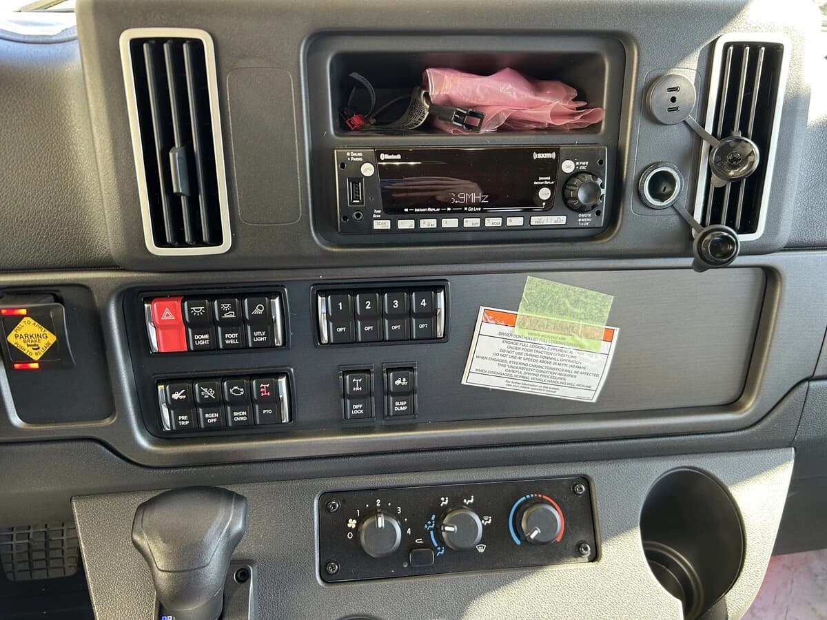 2025 Freightliner M2 106 — photo 11