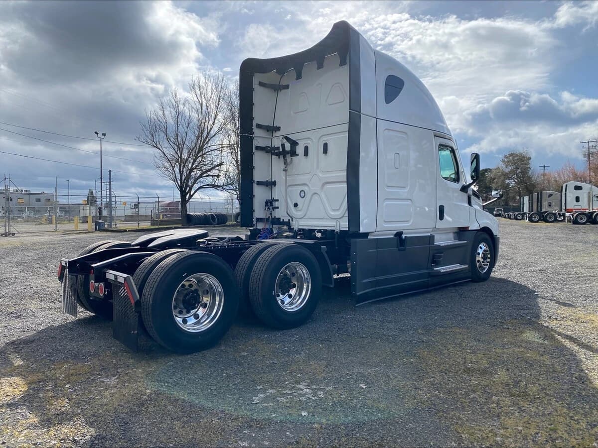2026 Freightliner Cascadia — photo 5