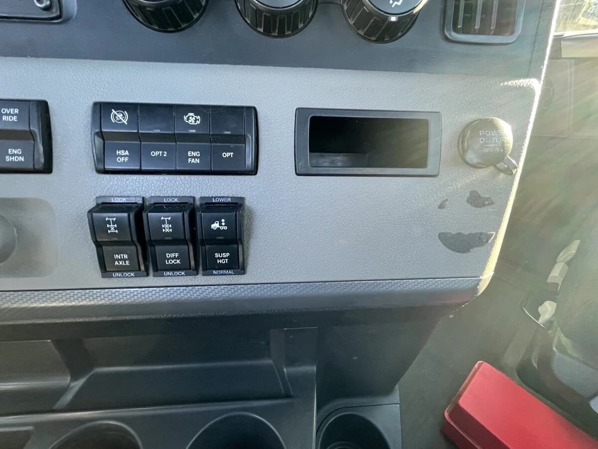 2019 Freightliner Cascadia — photo 8