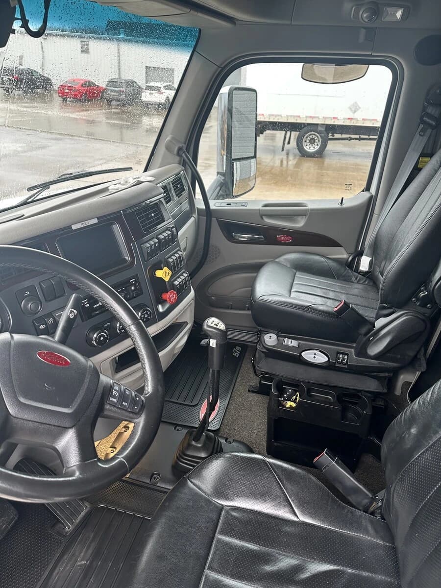 2020 Peterbilt 579 — photo 9