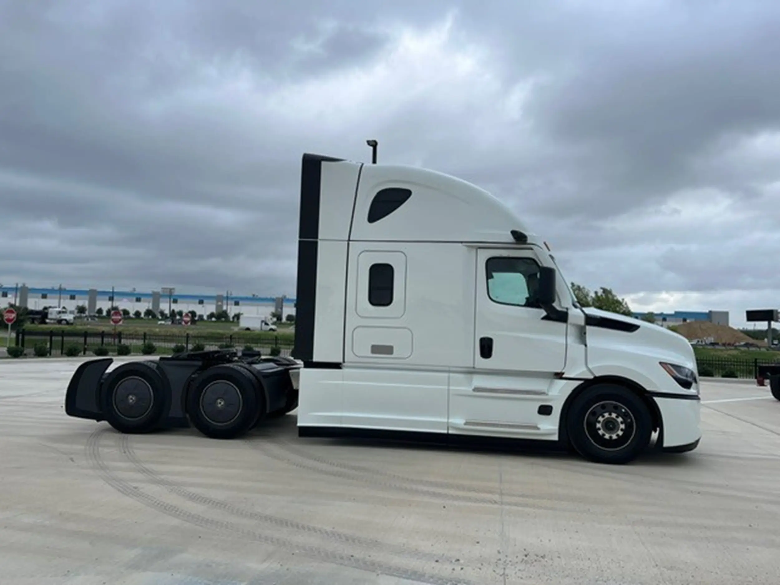 2026 Freightliner Cascadia — photo 4