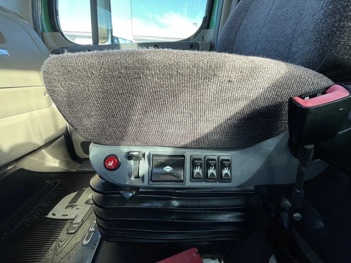 2012 Freightliner Cascadia — photo 36