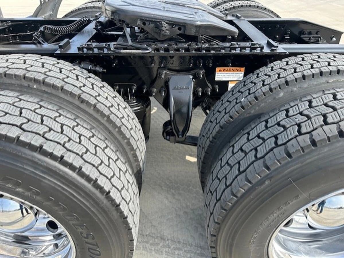 2023 Freightliner Cascadia — photo 10