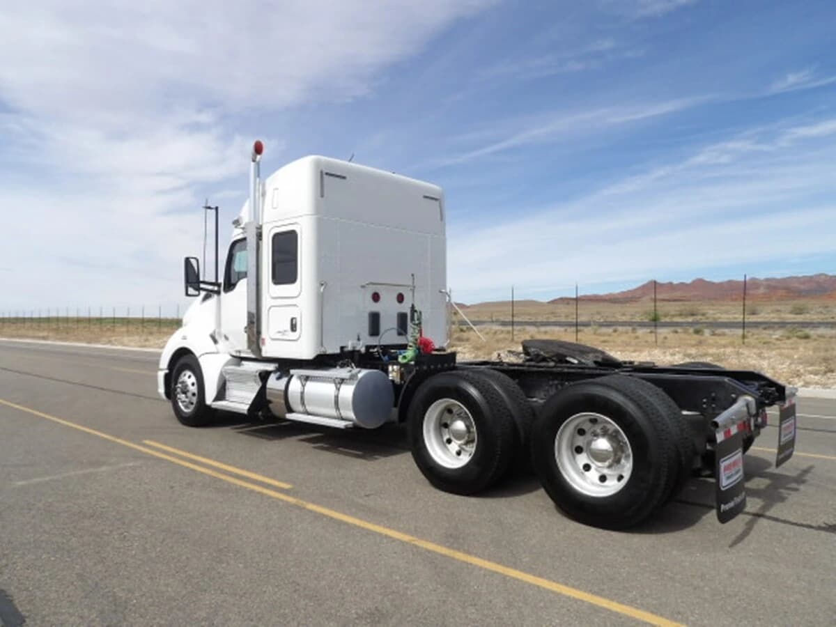 2022 Kenworth T680 — photo 4