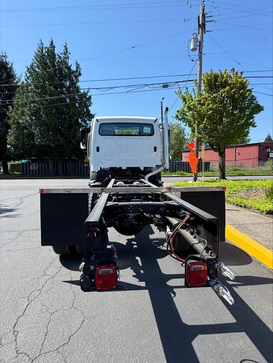 2025 Freightliner 108SD — photo 9