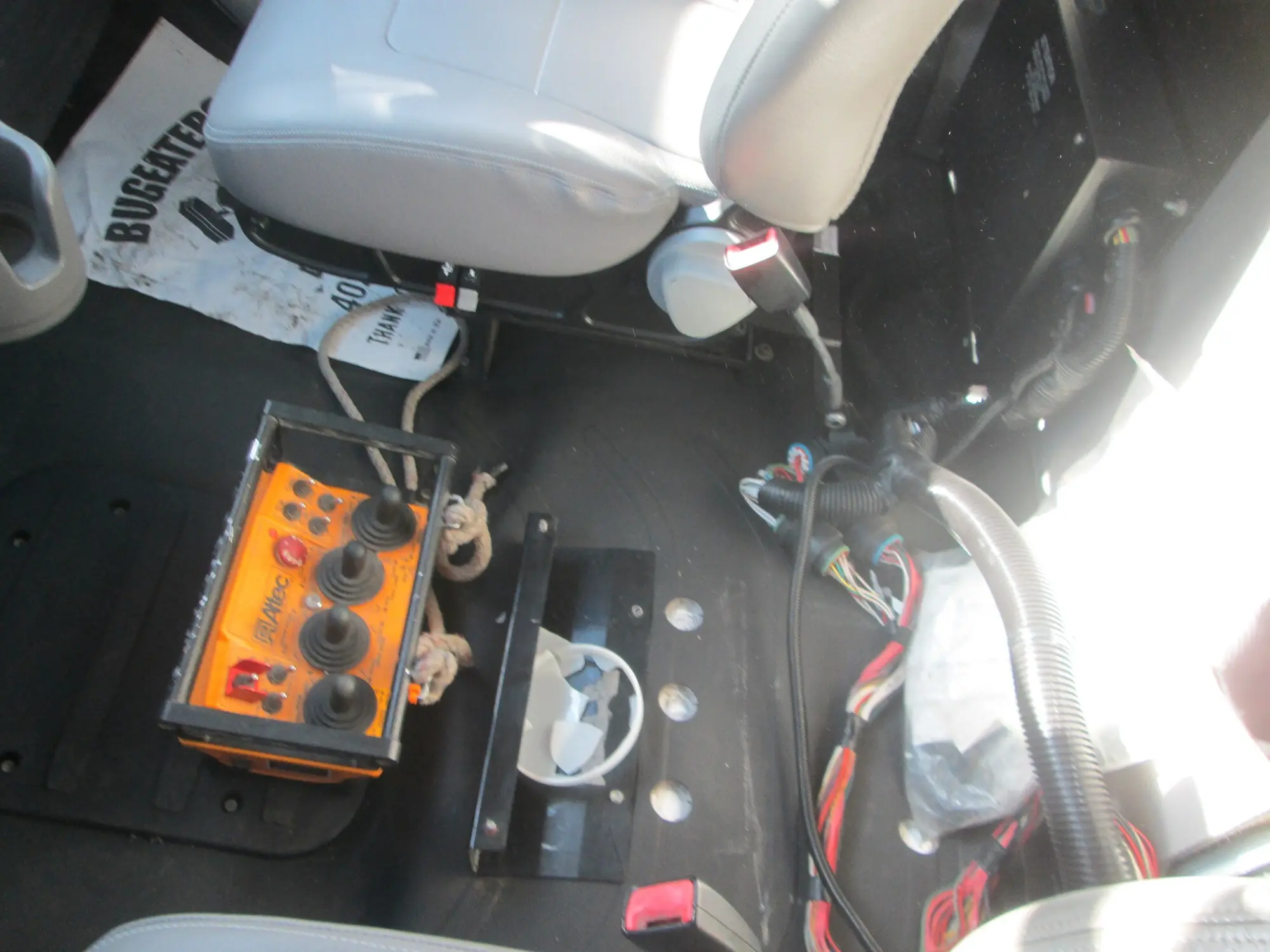 2013 Freightliner M2 106 — photo 16