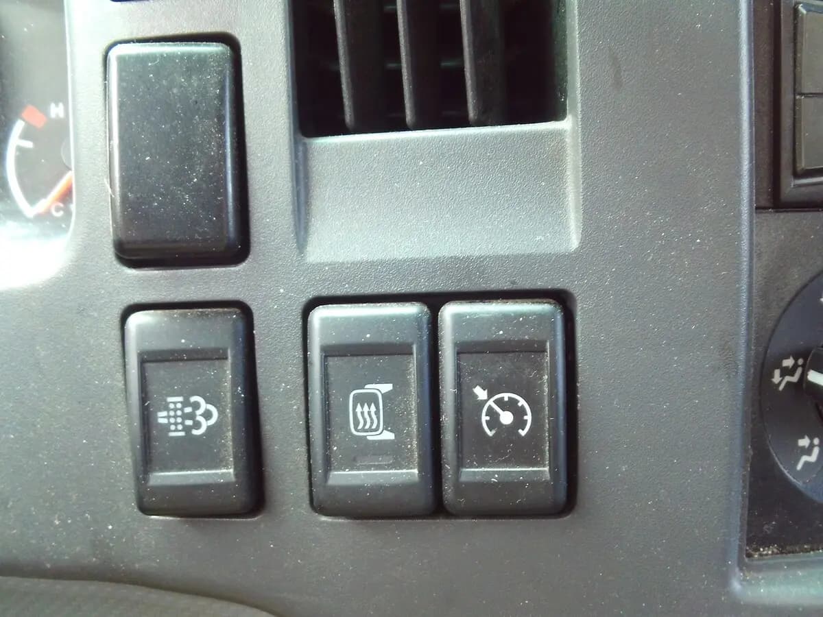 2018 Isuzu NPR — photo 8