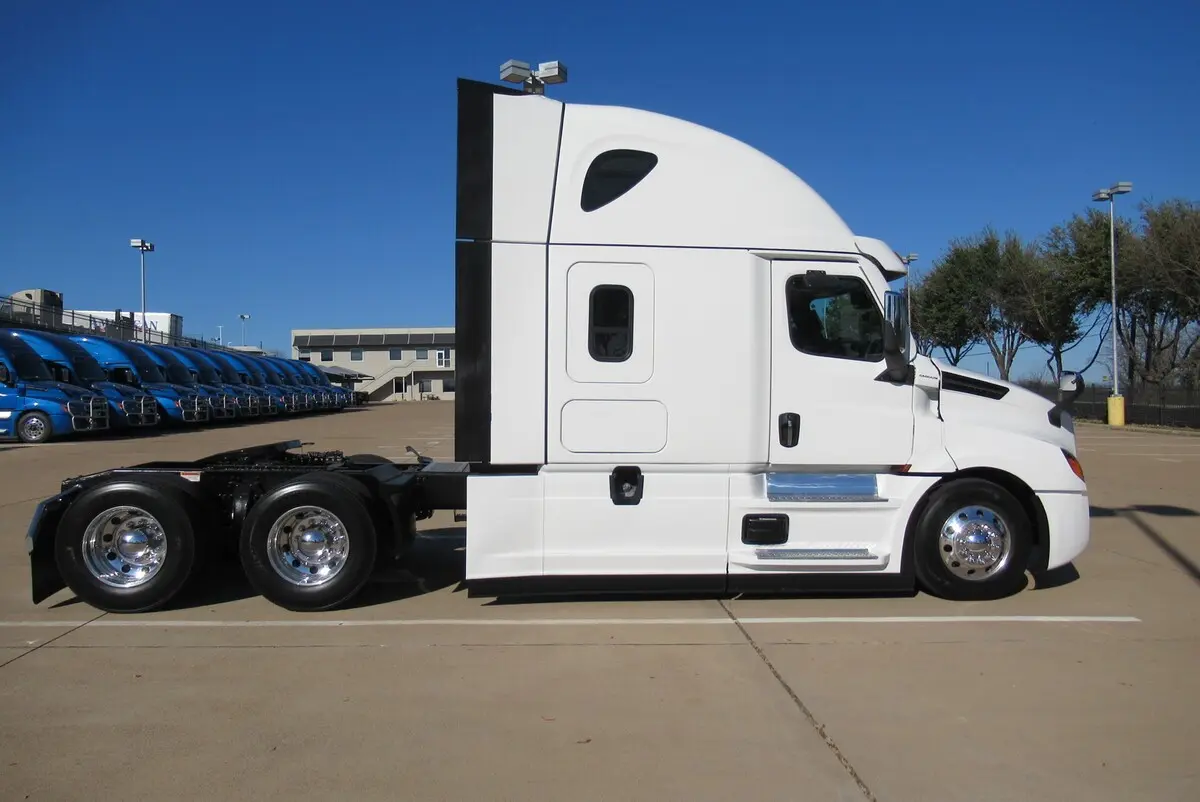 2025 Freightliner Cascadia — photo 5