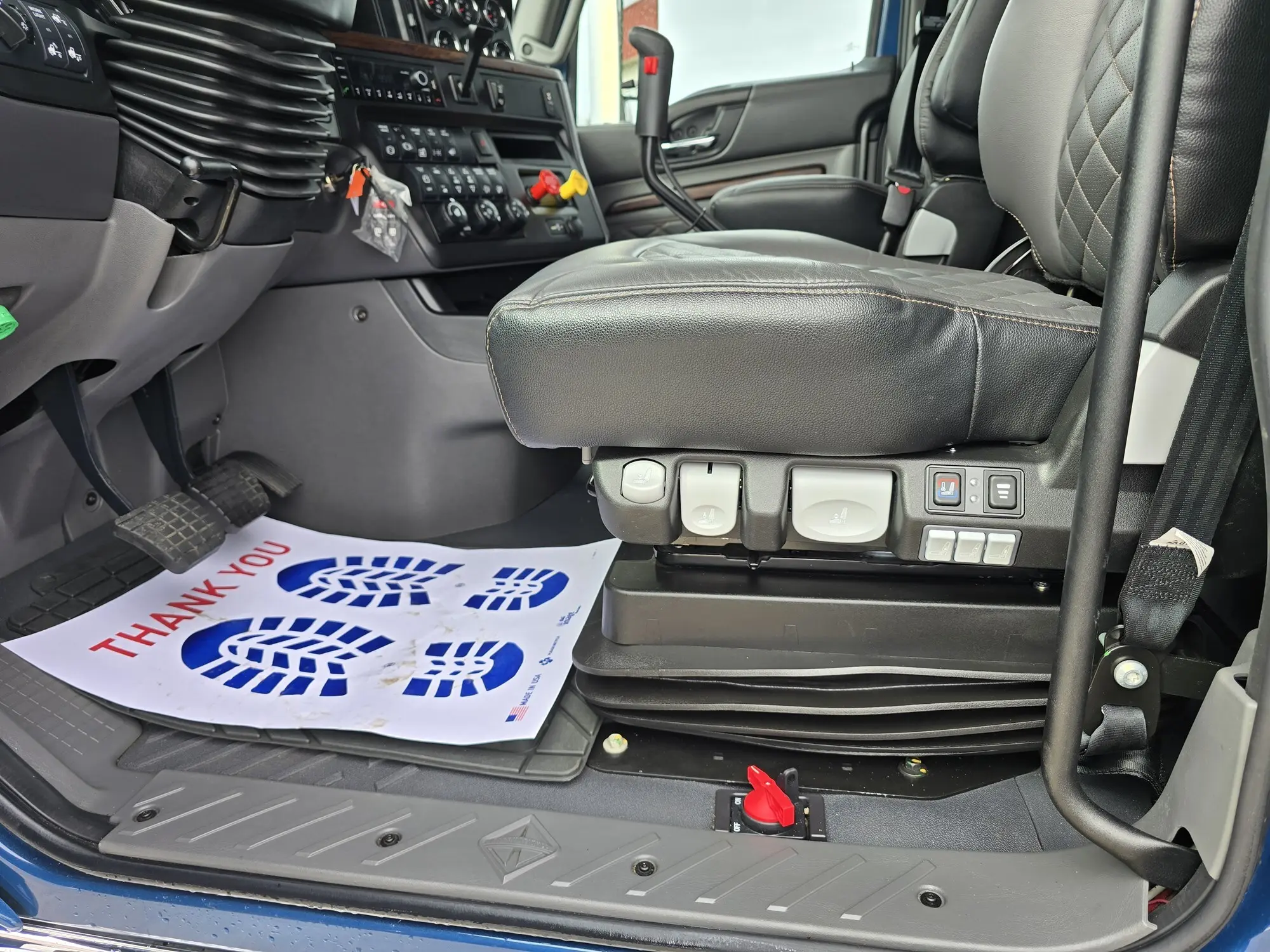 2025 International HX — photo 12