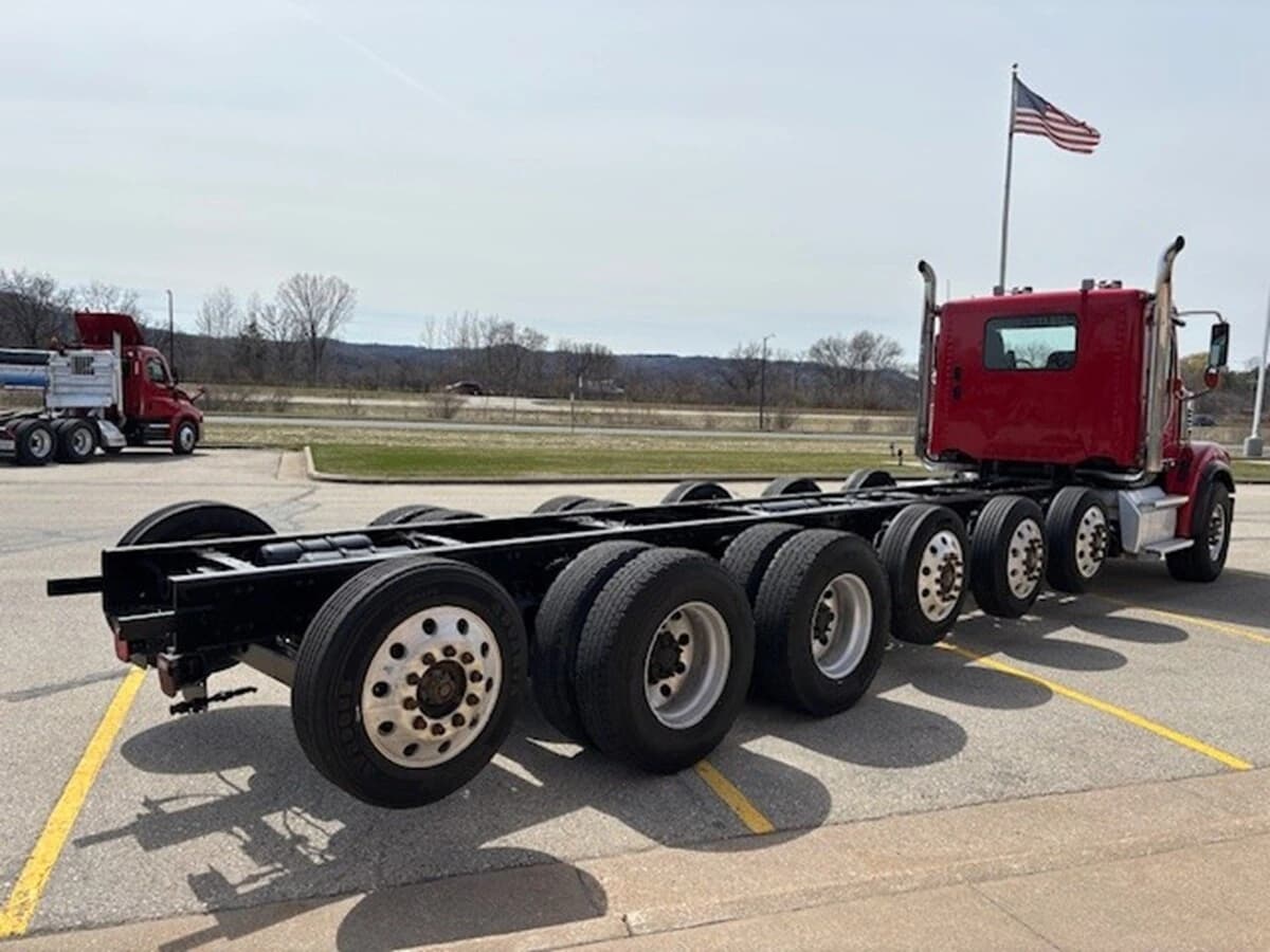 2021 Freightliner 122SD — photo 5