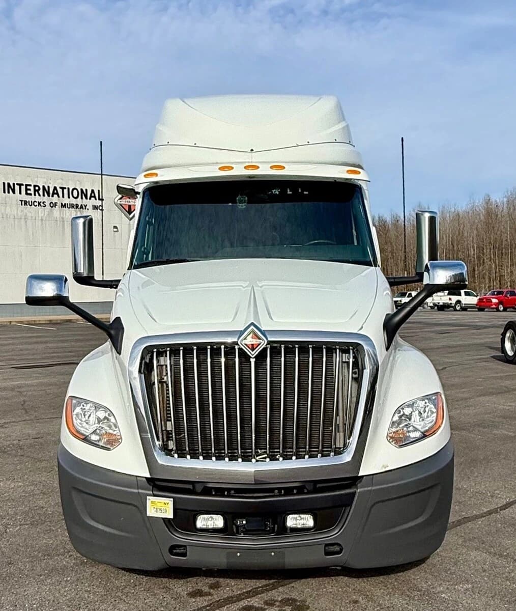 2021 International LT — photo 2