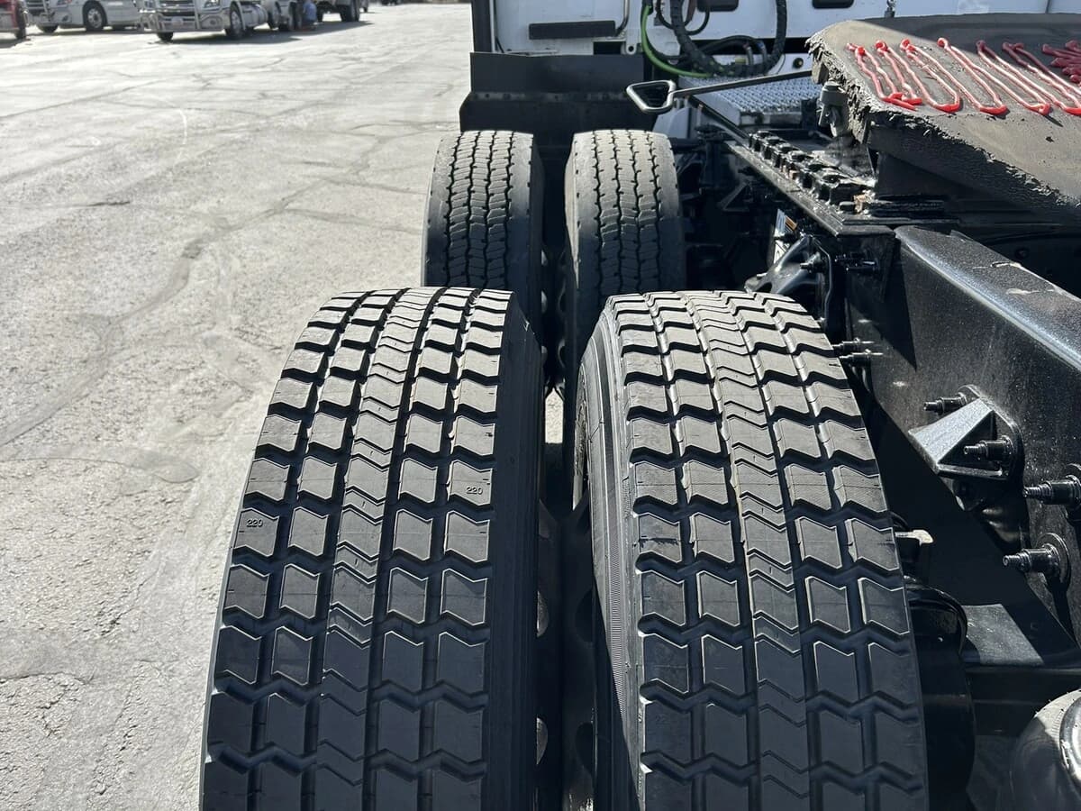 2022 Peterbilt 579 — photo 11