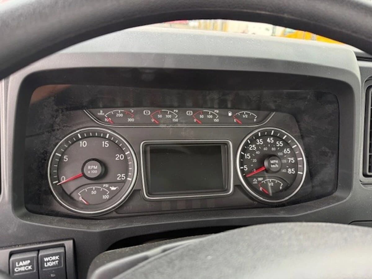 2025 International LT — photo 7